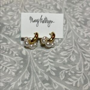 Mary Kathryn Gold and White Pearl‎ Earrings
